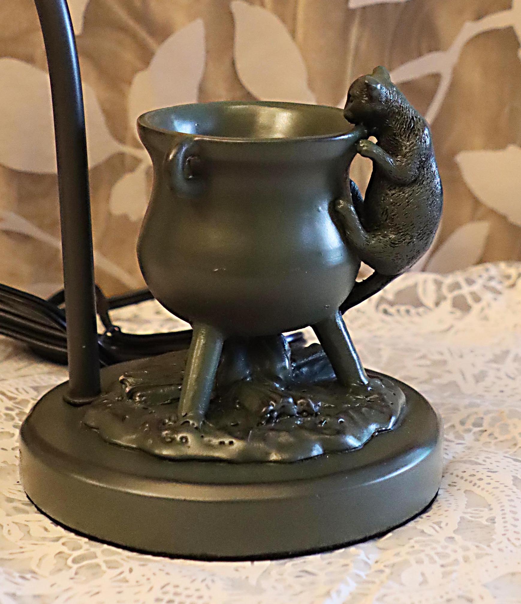 ランプベースアイアン吊り下げ式｜ブラック鉄製・桜台座｜ステンド